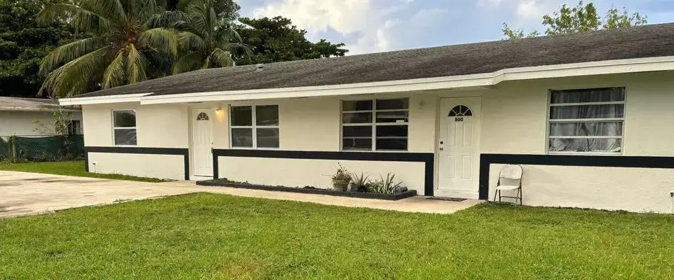 Duplex in Hallandale Beach, FL