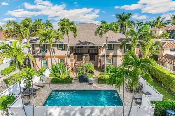Naples fourplex or quadruplex