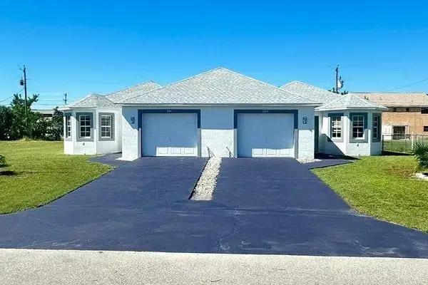 Duplex home in Fort Myers, FL
